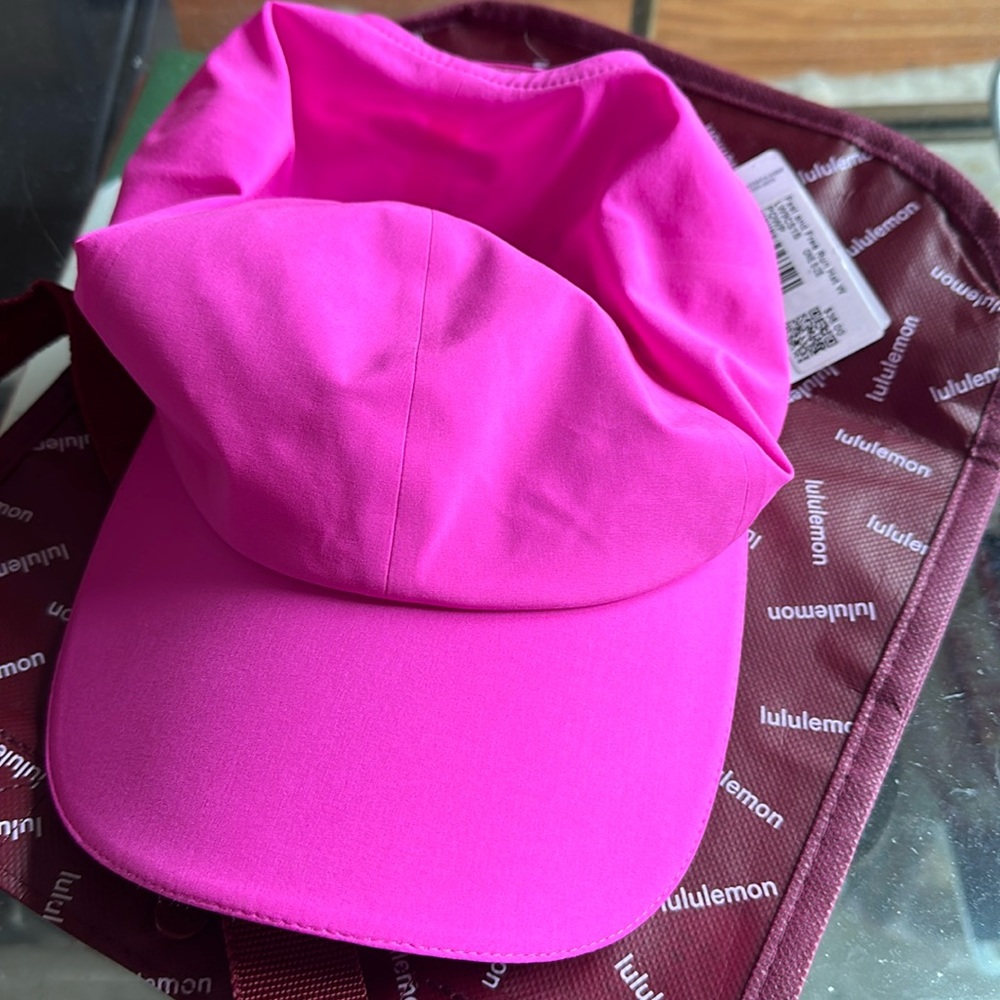 Lululemon NWT Fast and Free Hat (and bag)!